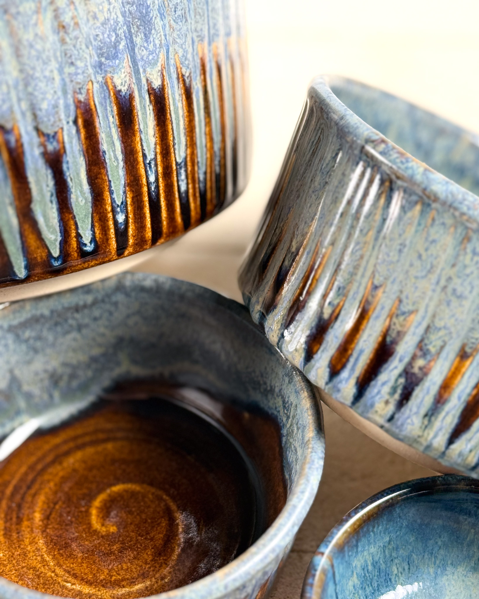 Twilight Amber Carved Bowl – Set of 3 thumbnail